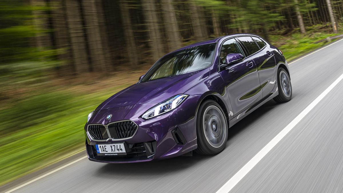 BMW s tříválcem a pohonem předních kol za 900 papouchů? Řada 1 má co obhajovat, jezdí se s ní ale parádně